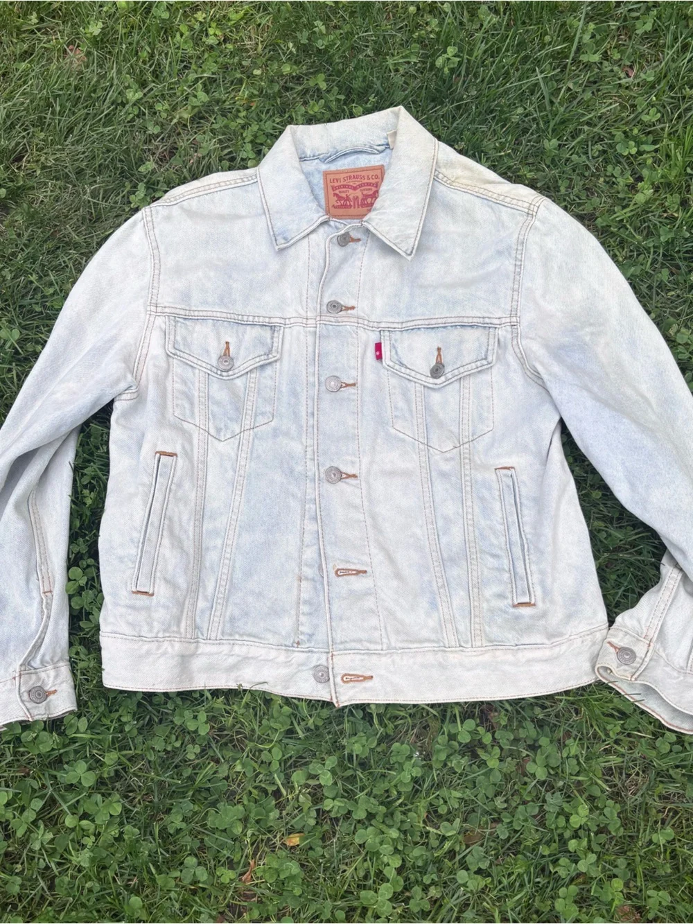 Levi's Woman Washed Denim Jacket Embroidered Back Distressed